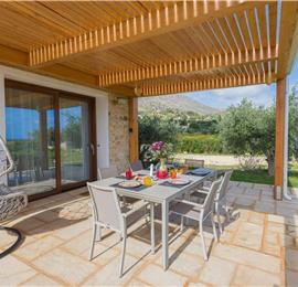 4 bedroom villa with infinity pool, Alcamo, sleeps 6-8